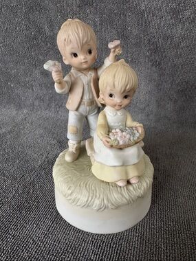 1982 Lefton Christopher Collection Music Box